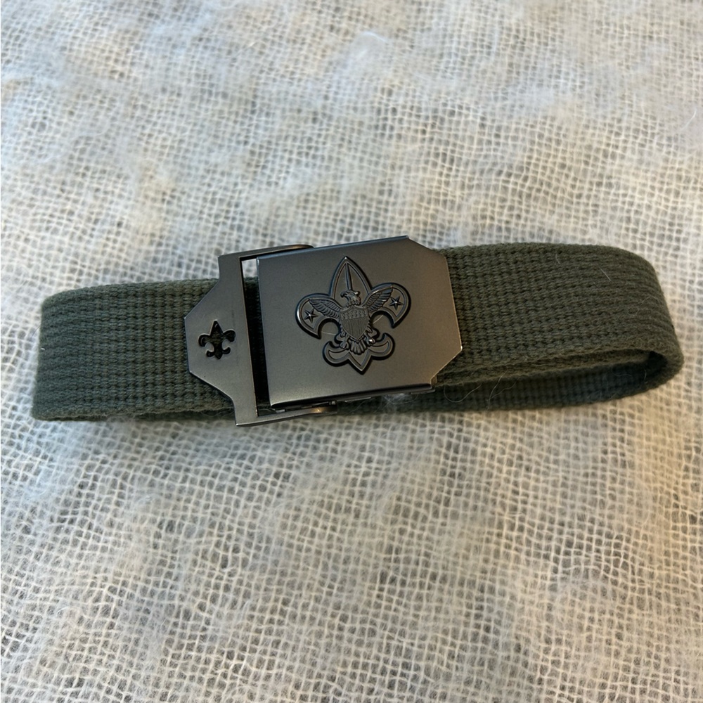 Boy Scouts of America olive green belt Size M/L 42” EUC